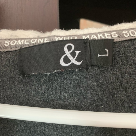 Ampersand L Quilted Hoodie - Picture 3 of 4